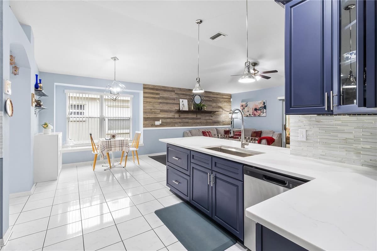1622 HULETT DRIVE — photo 9 of 38