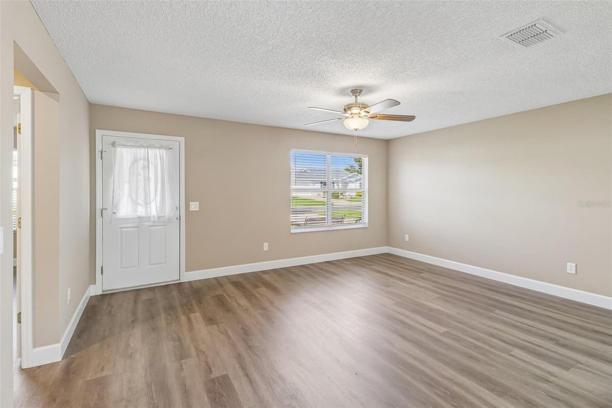 2609 PRIVADA DRIVE — photo 4 of 30