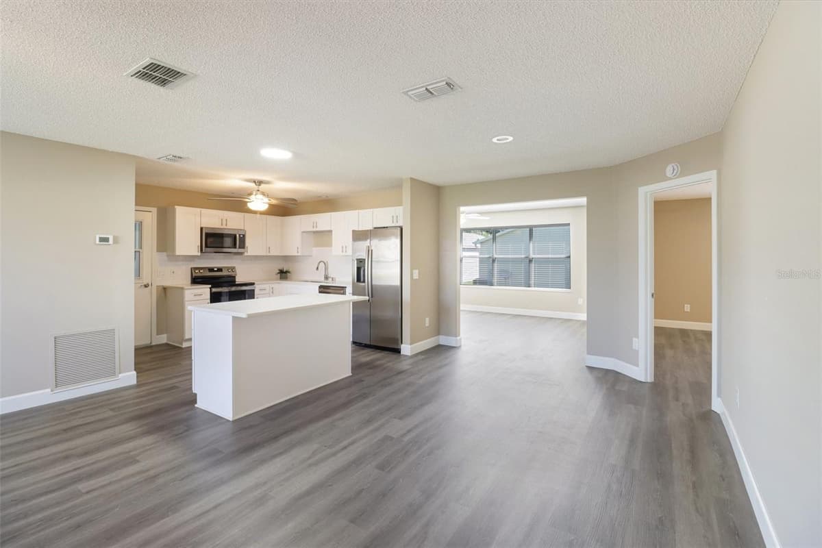 2609 PRIVADA DRIVE — photo 9 of 30