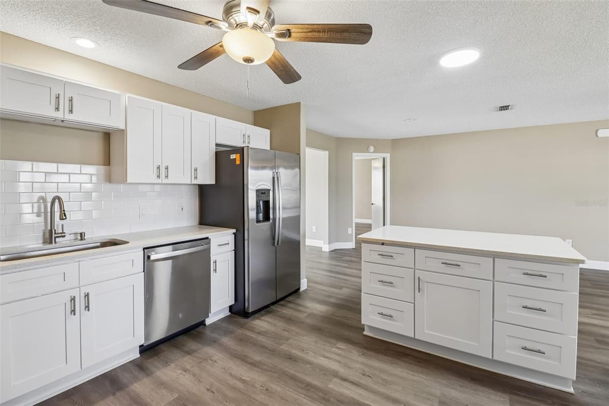 2609 PRIVADA DRIVE — photo 12 of 30