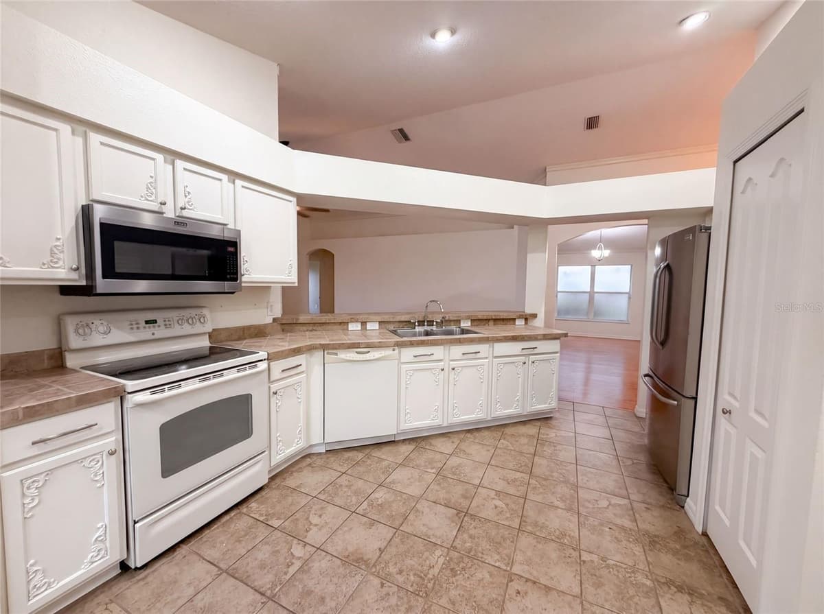 6941 CROWN LAKE DRIVE — photo 7 of 21