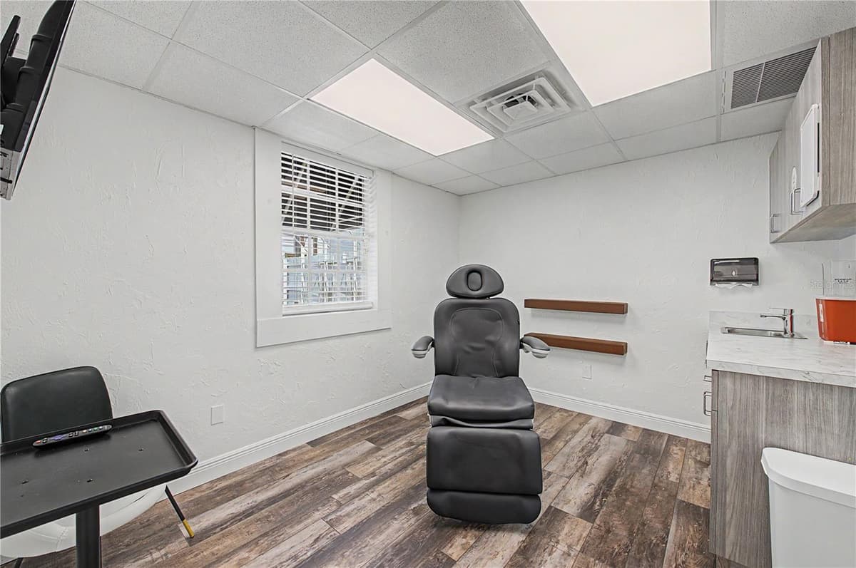 815 HOWARD AVENUE — photo 17 of 55