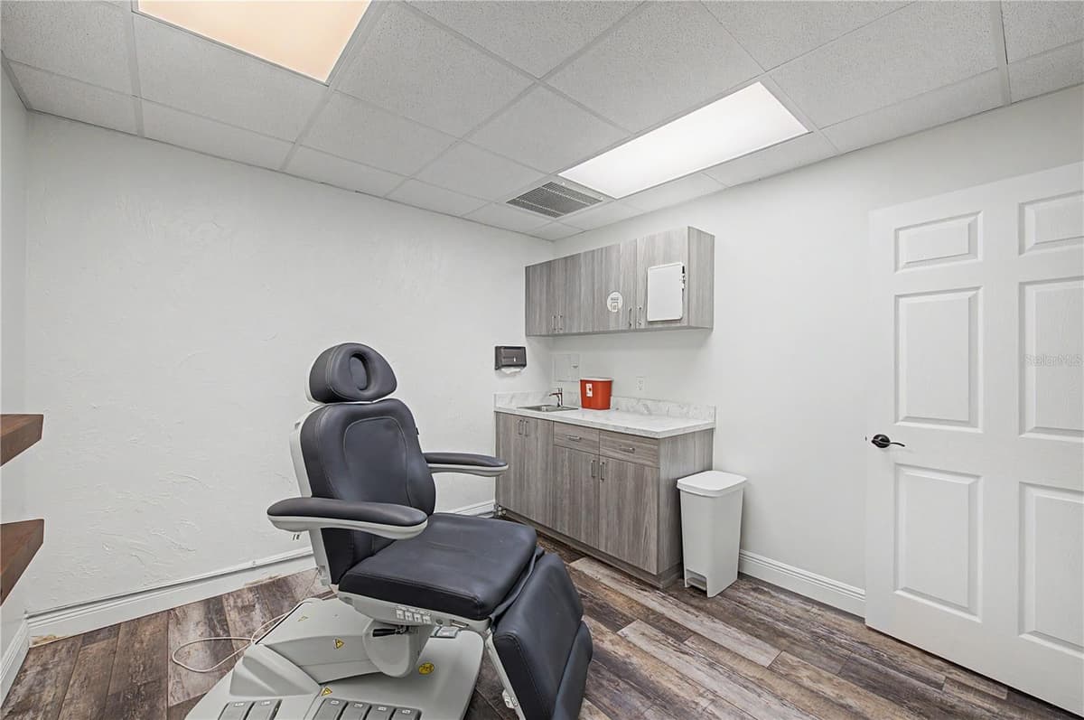815 HOWARD AVENUE — photo 24 of 55