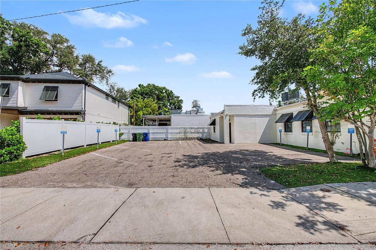 815 HOWARD AVENUE — photo 4 of 55