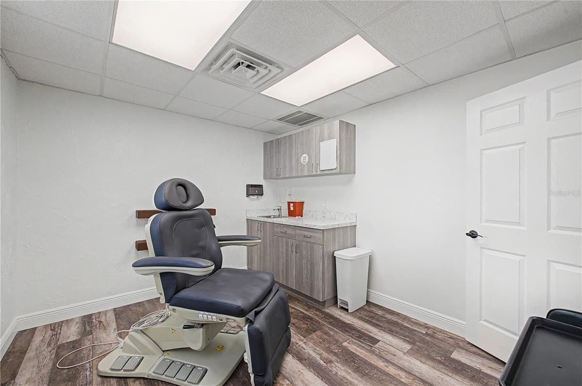 815 HOWARD AVENUE — photo 18 of 55