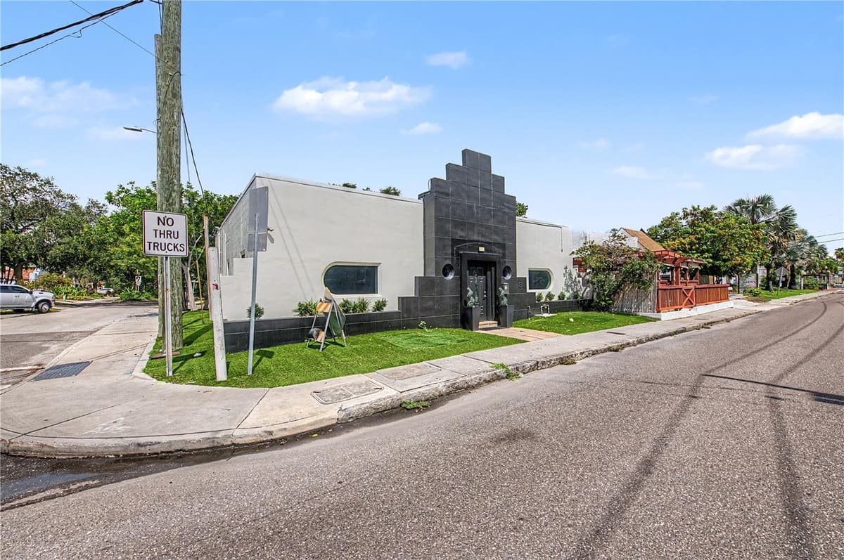 815 HOWARD AVENUE — photo 2 of 55
