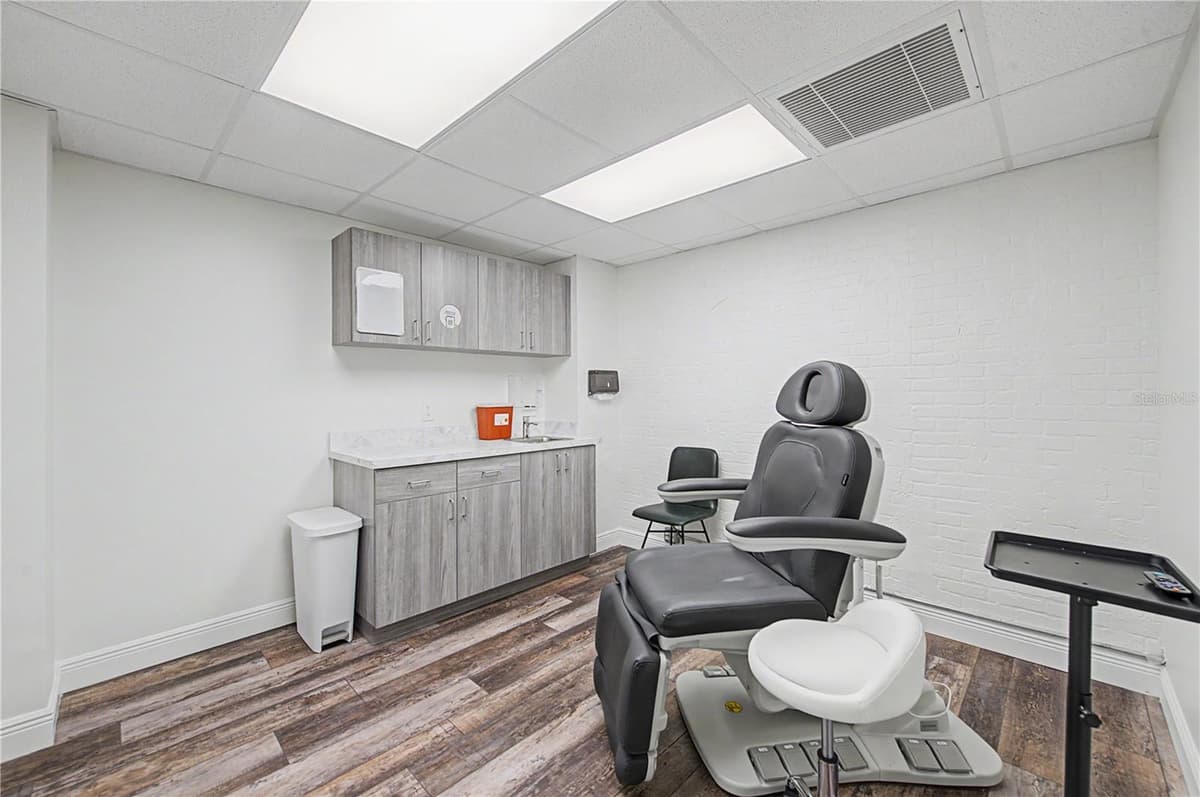 815 HOWARD AVENUE — photo 20 of 55