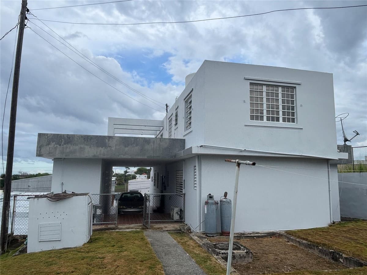PR 493 BO. CARRIZALES — photo 4 of 34