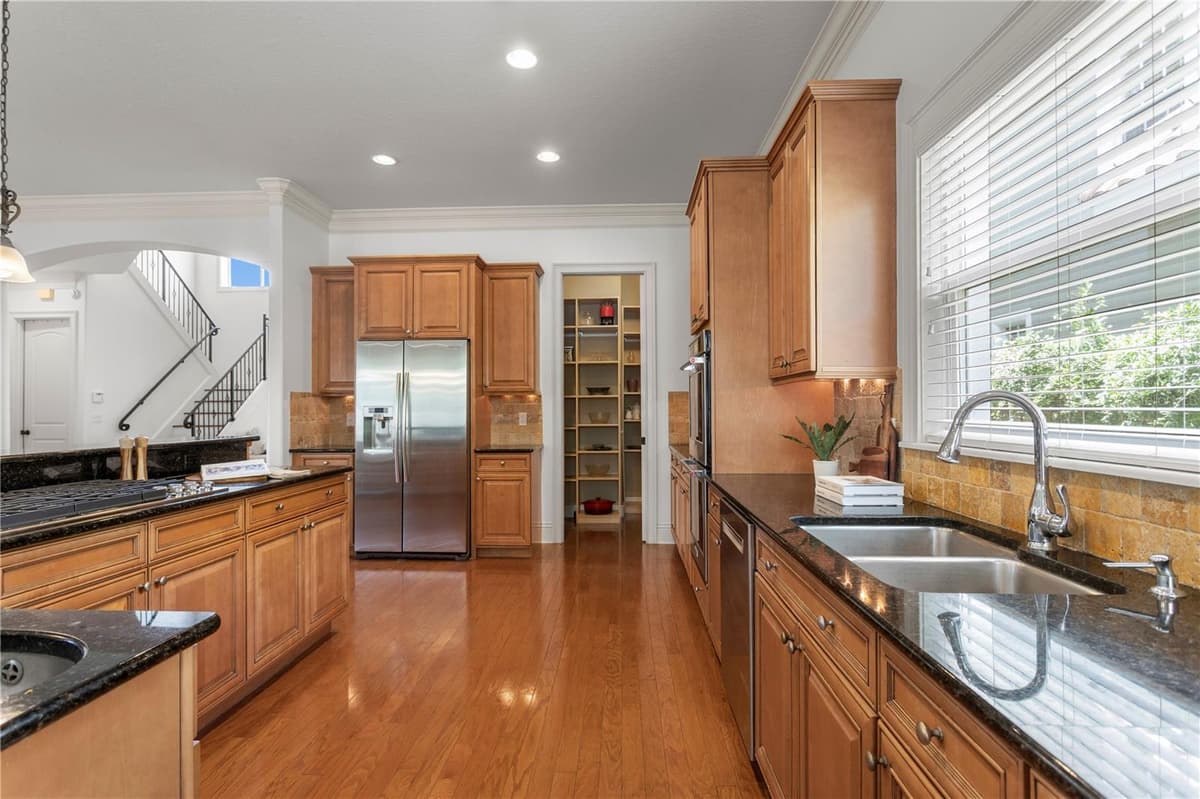 3911 DALE AVENUE — photo 16 of 65