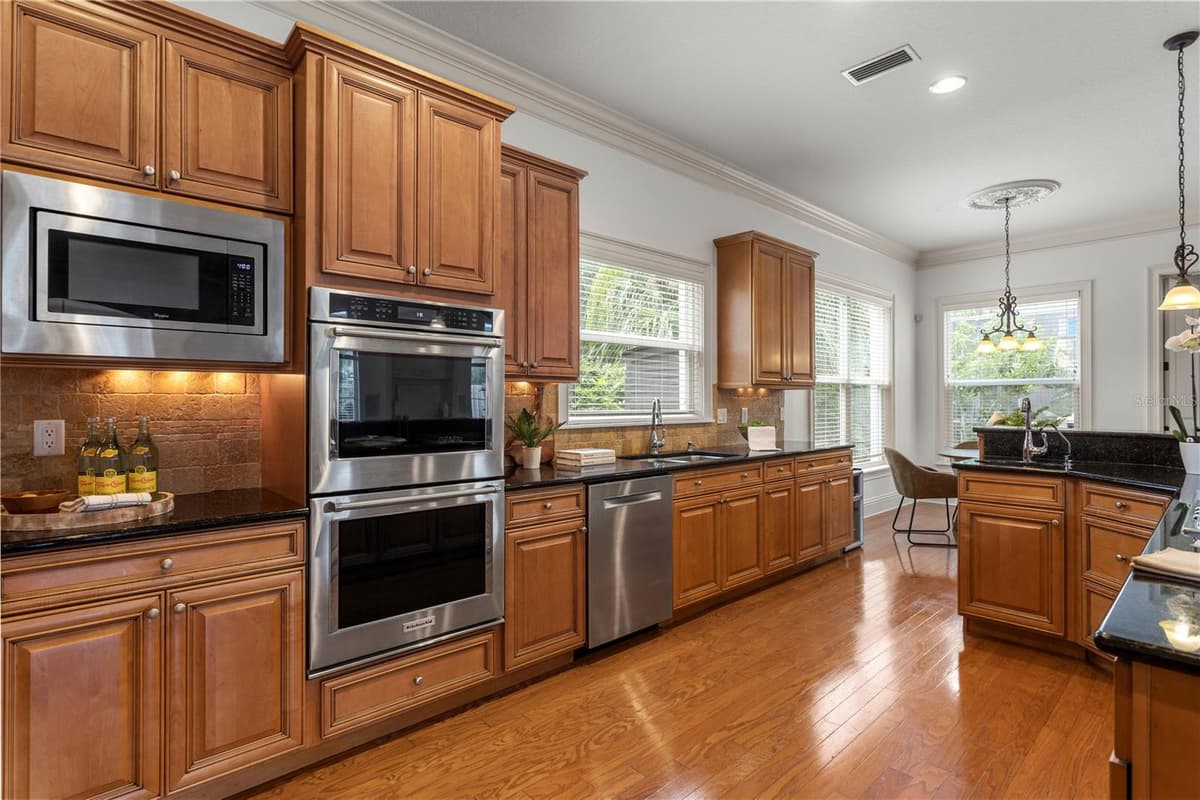 3911 DALE AVENUE — photo 19 of 65
