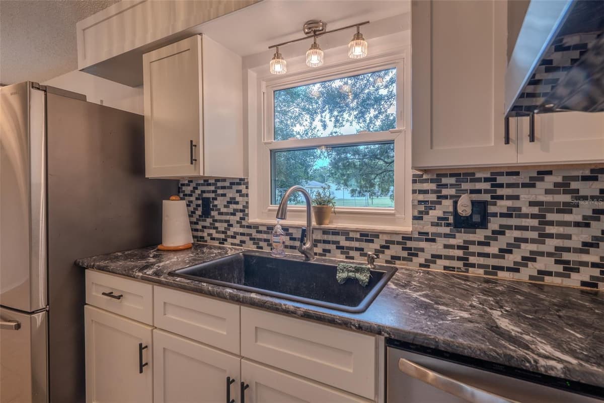 1049 BIRCH BOULEVARD — photo 12 of 30
