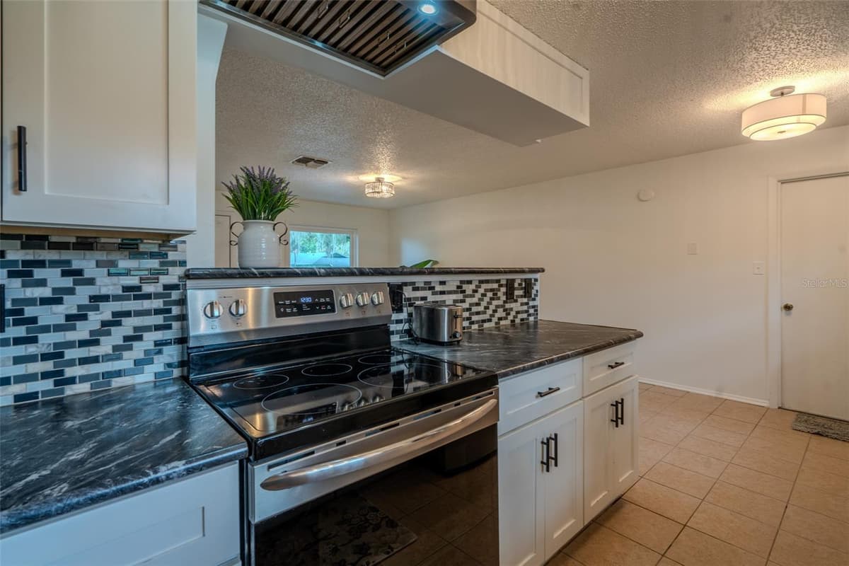 1049 BIRCH BOULEVARD — photo 13 of 30