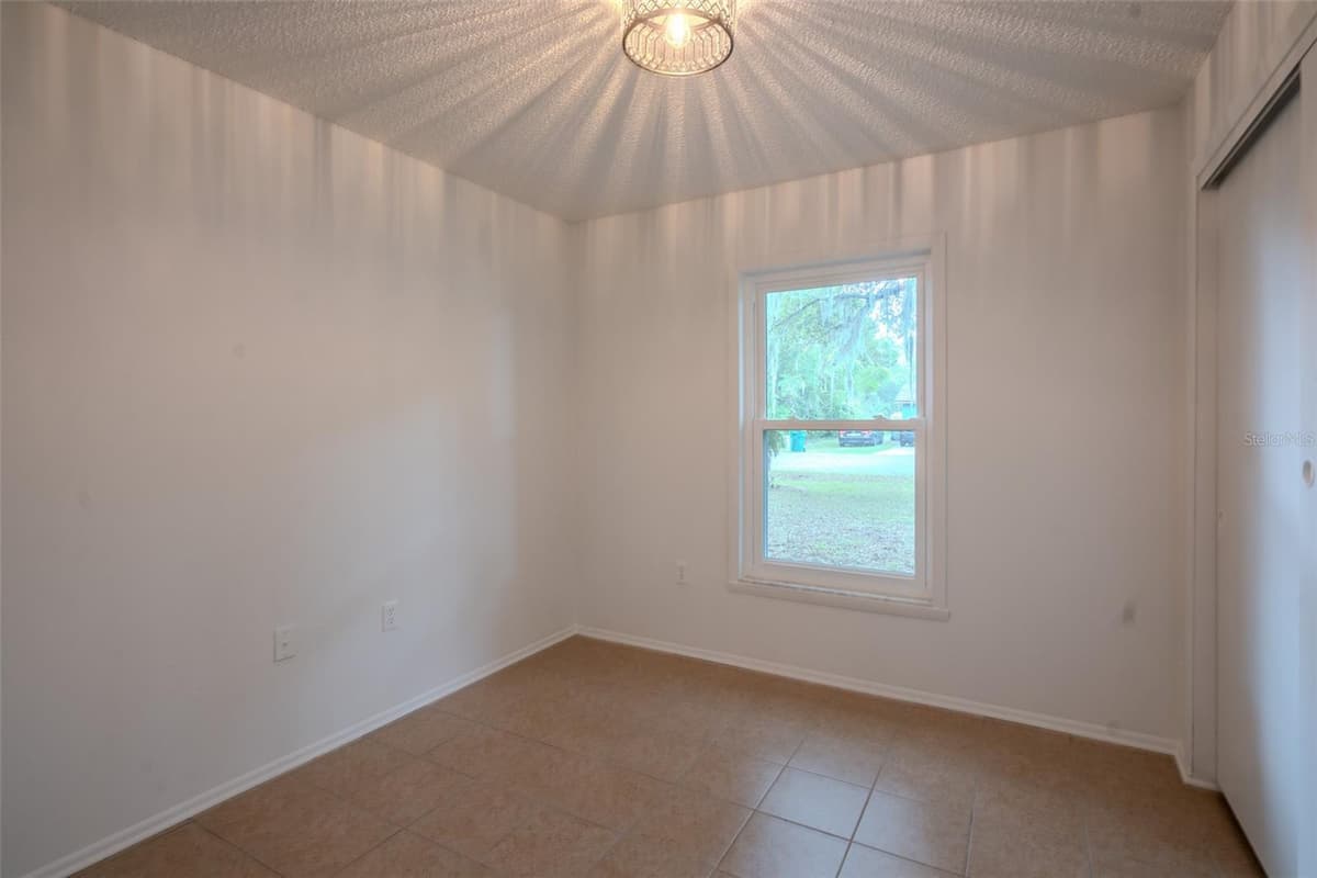 1049 BIRCH BOULEVARD — photo 15 of 30