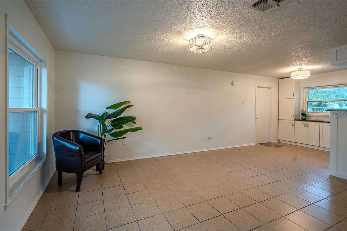 1049 BIRCH BOULEVARD — photo 5 of 30