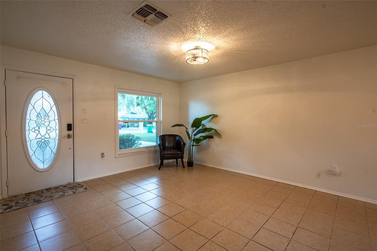 1049 BIRCH BOULEVARD — photo 7 of 30