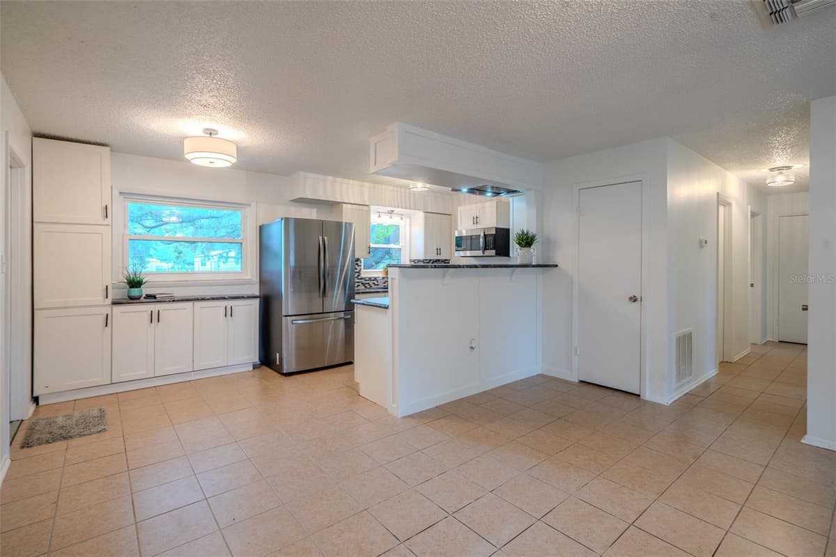 1049 BIRCH BOULEVARD — photo 6 of 30