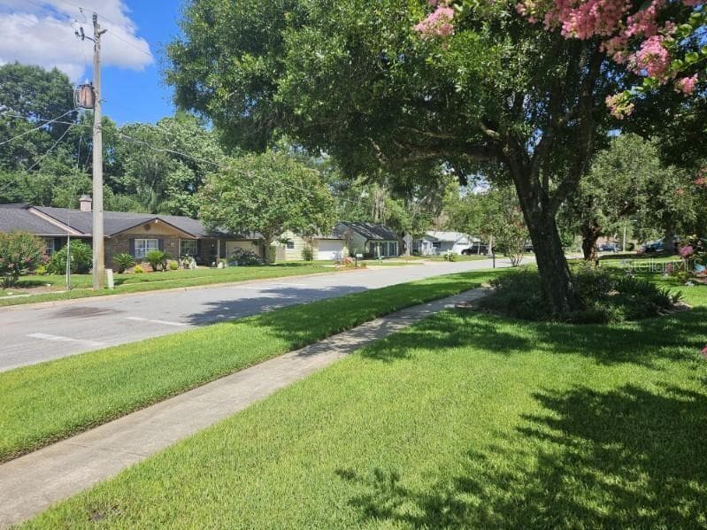 120 LARKWOOD DRIVE — photo 3 of 34