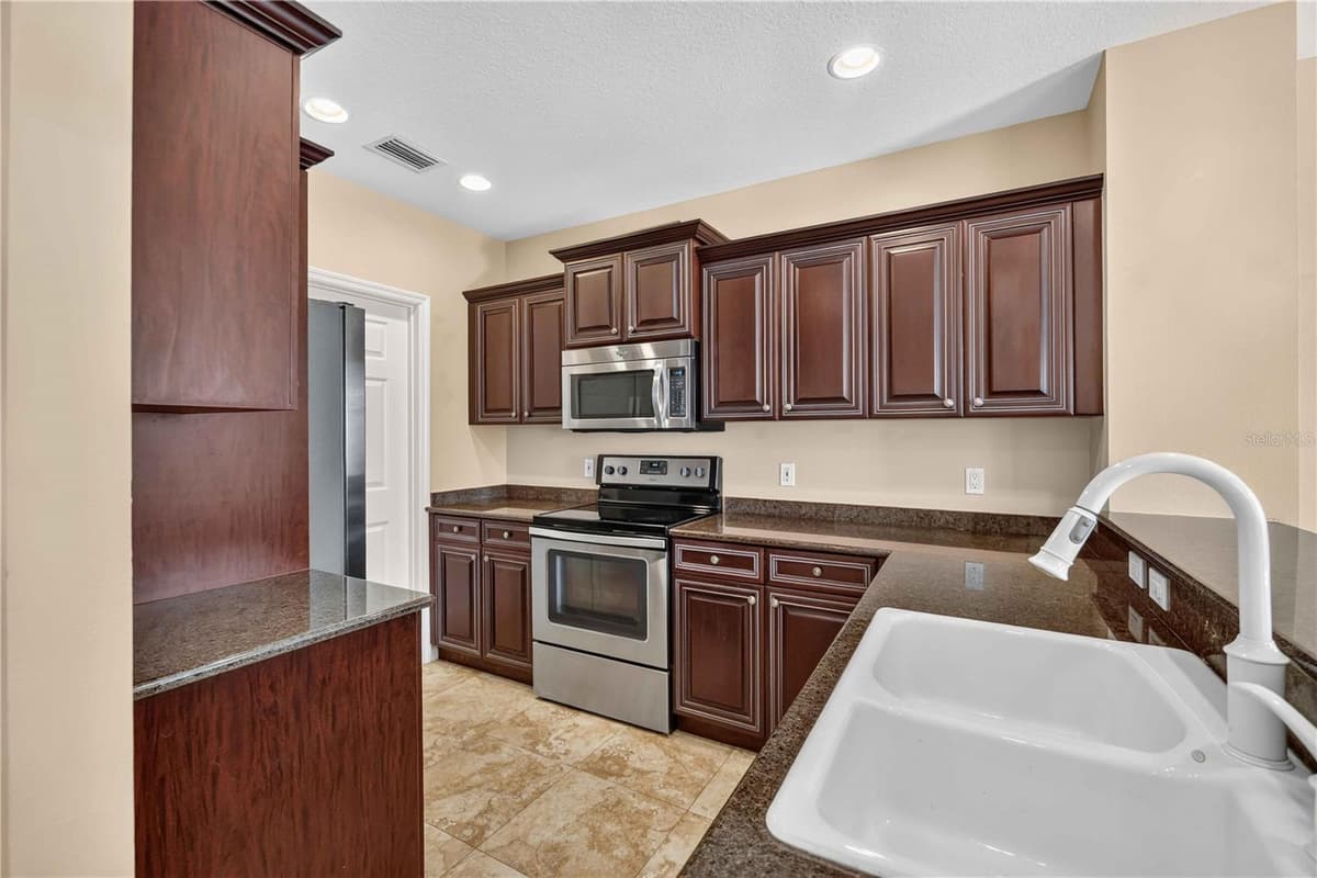 5653 WHITEHEAD STREET — photo 16 of 51
