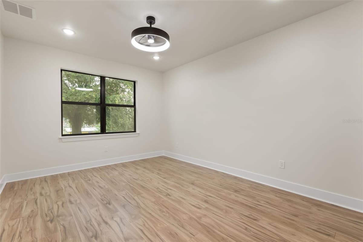 1910 CLOVERLAWN AVENUE — photo 60 of 73