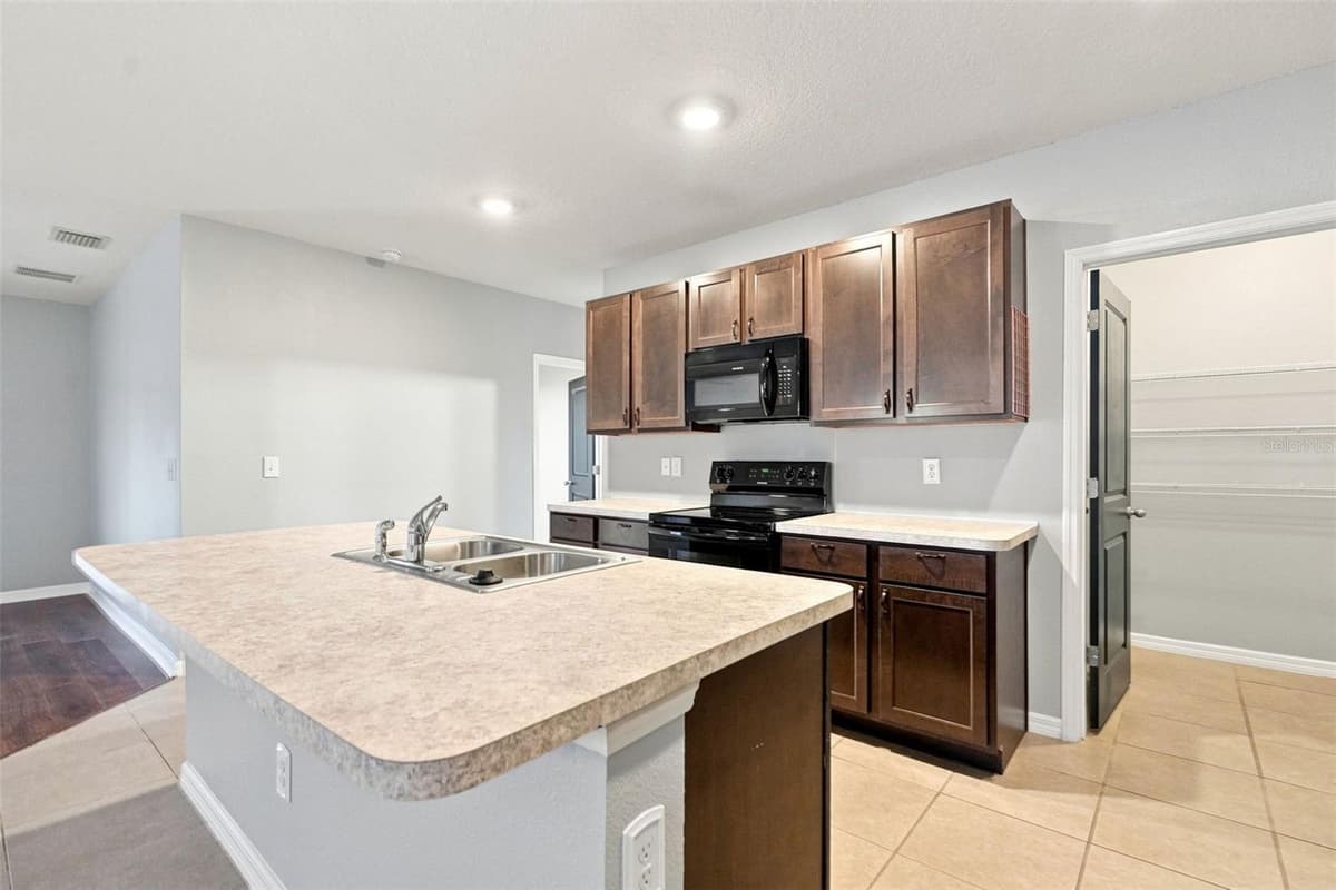 6647 SEAWAY DRIVE — photo 8 of 44
