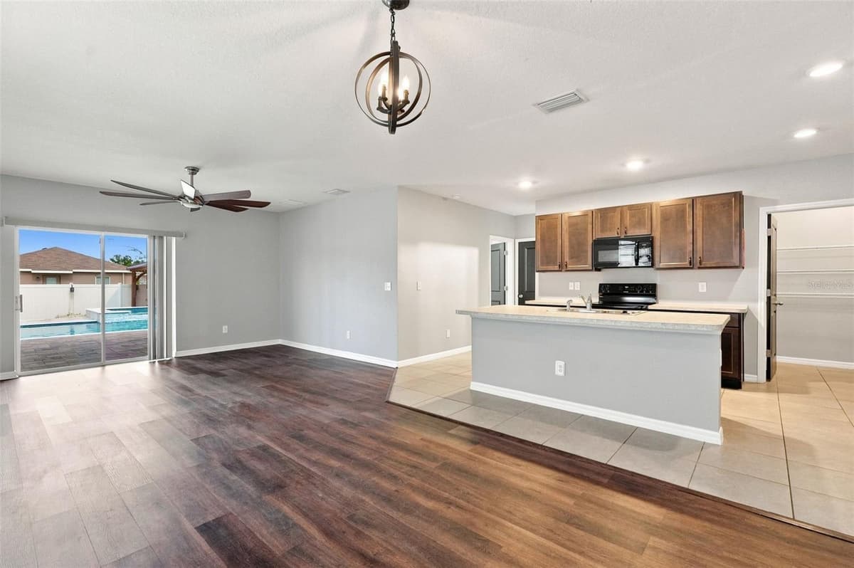 6647 SEAWAY DRIVE — photo 3 of 44