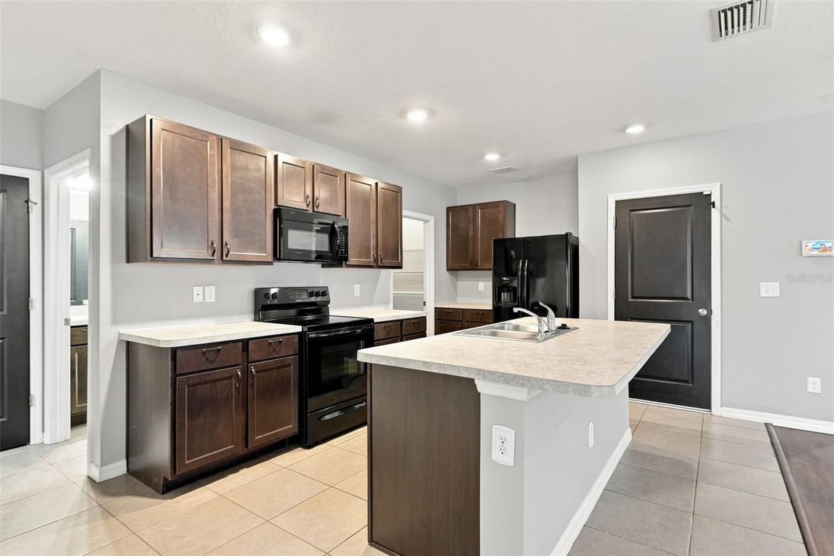 6647 SEAWAY DRIVE — photo 5 of 44