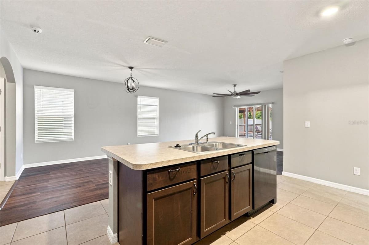 6647 SEAWAY DRIVE — photo 6 of 44
