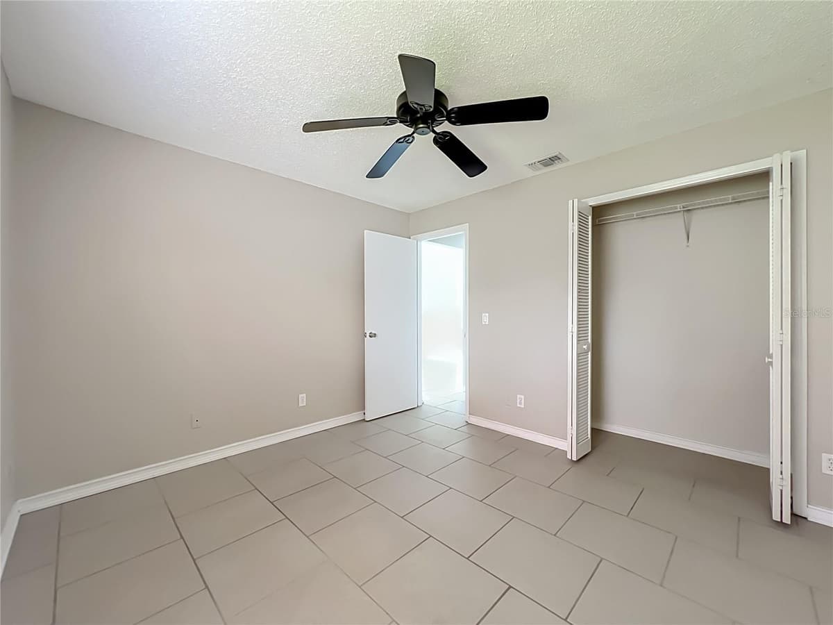 930 RIVECON AVENUE — photo 29 of 40