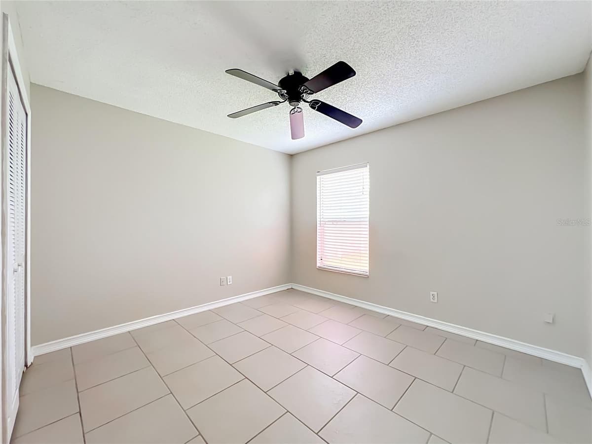 930 RIVECON AVENUE — photo 28 of 40