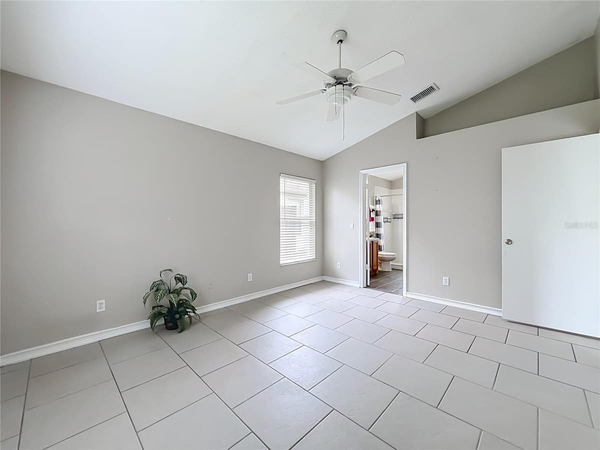 930 RIVECON AVENUE — photo 20 of 40