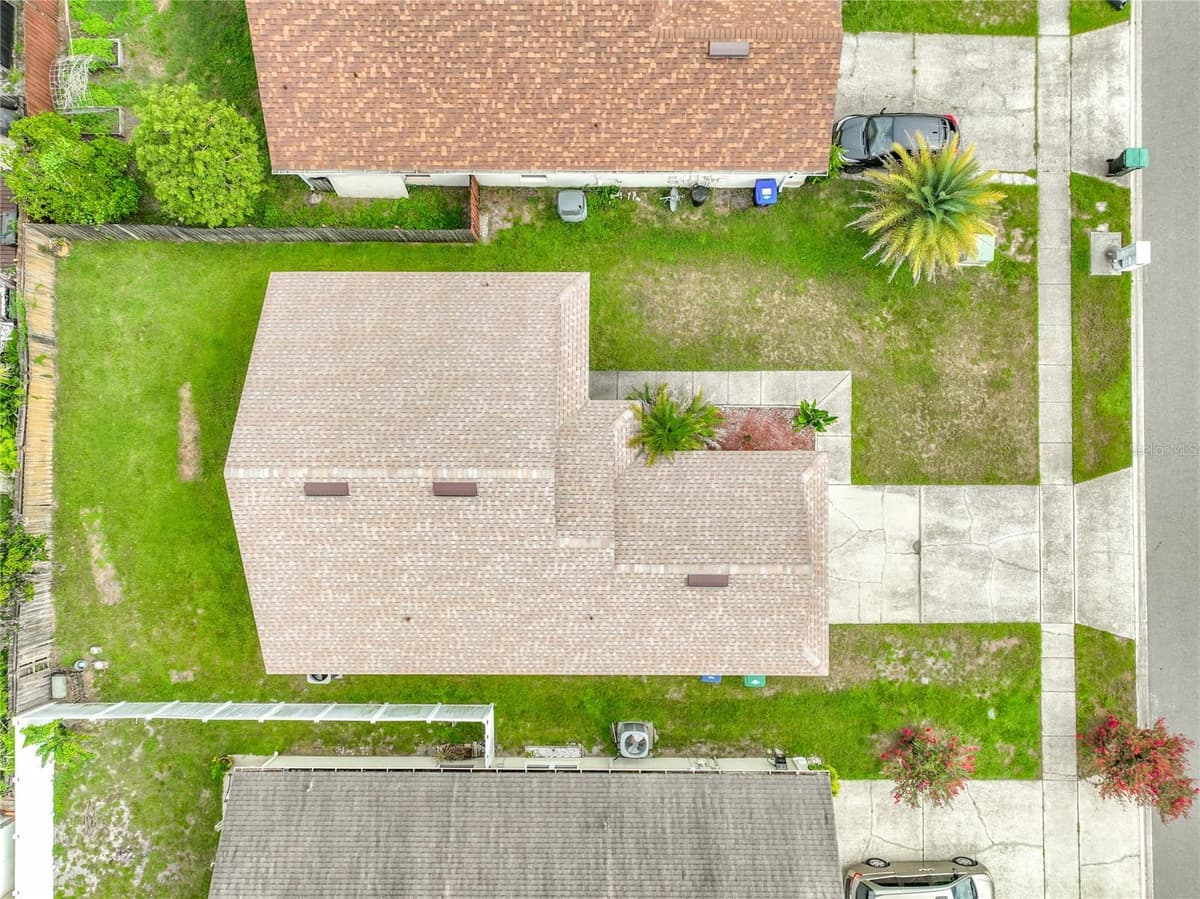 930 RIVECON AVENUE — photo 36 of 40