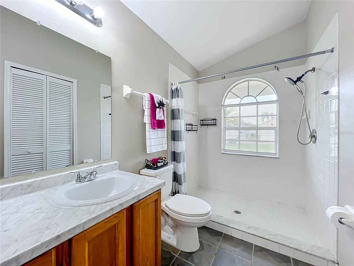 930 RIVECON AVENUE — photo 21 of 40