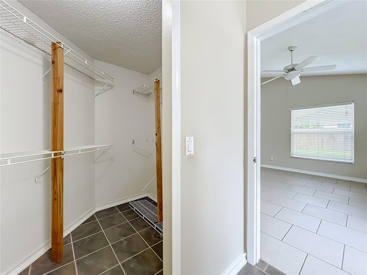 930 RIVECON AVENUE — photo 26 of 40