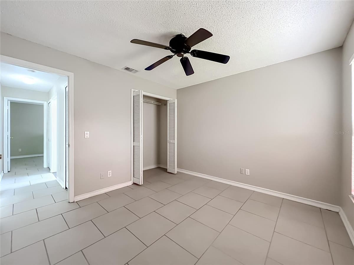 930 RIVECON AVENUE — photo 30 of 40