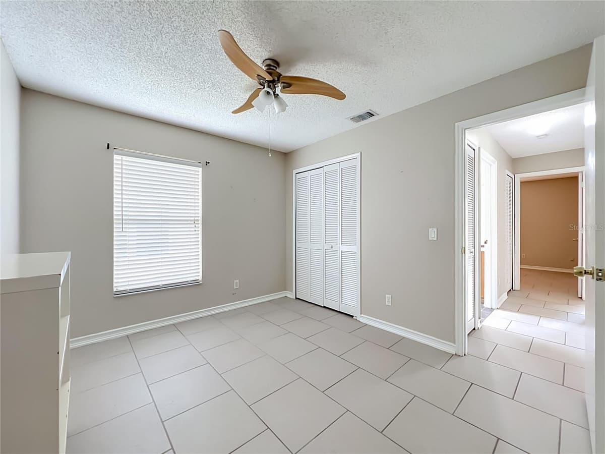 930 RIVECON AVENUE — photo 33 of 40