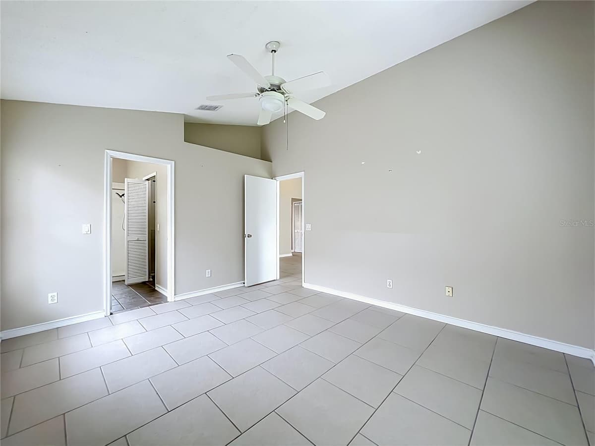 930 RIVECON AVENUE — photo 19 of 40