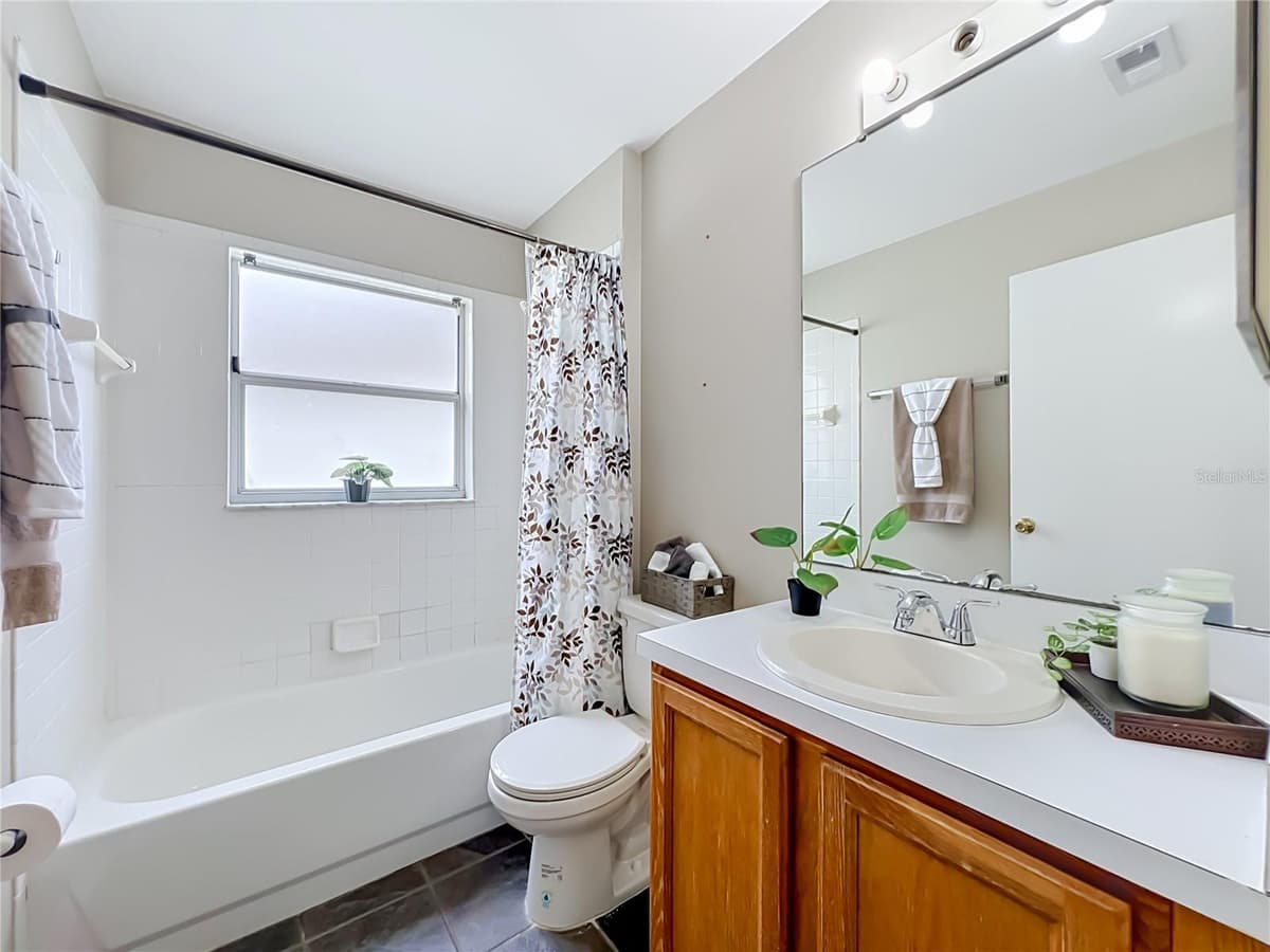 930 RIVECON AVENUE — photo 35 of 40