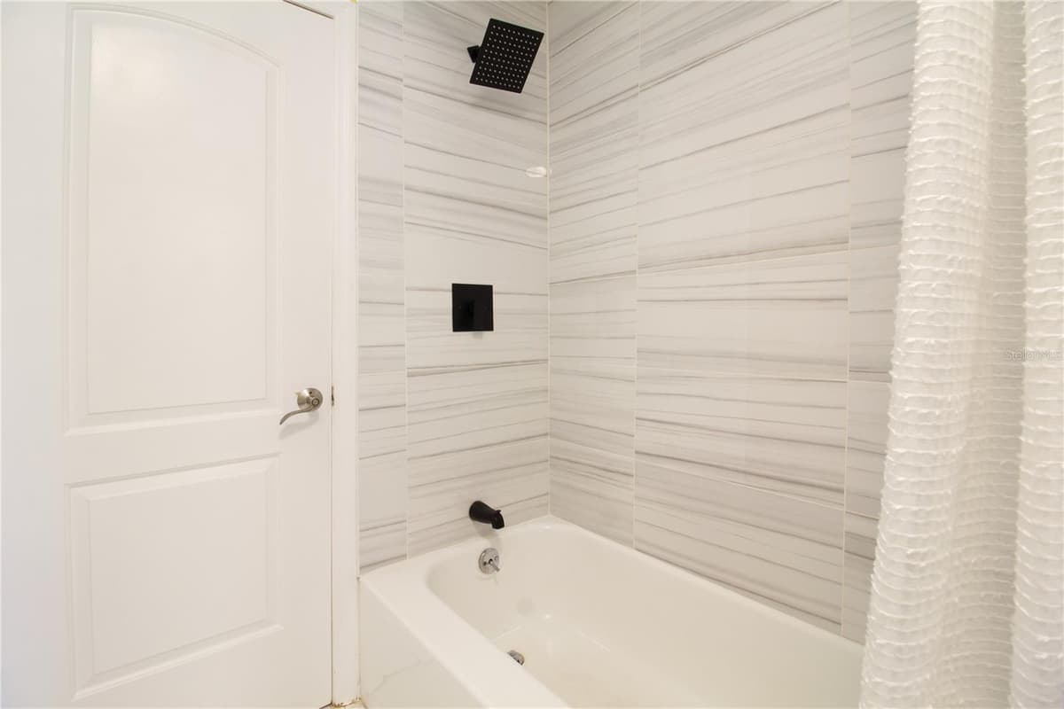 5919 33RD AVENUE — photo 19 of 30