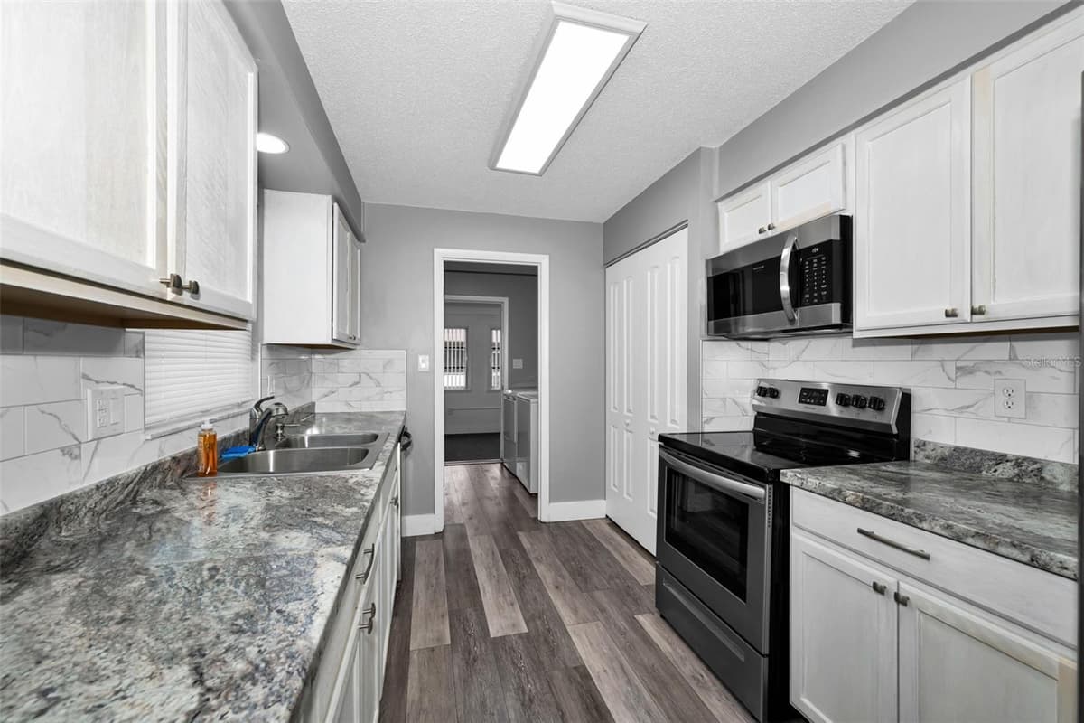 31199 LANCEWOOD DRIVE — photo 13 of 36