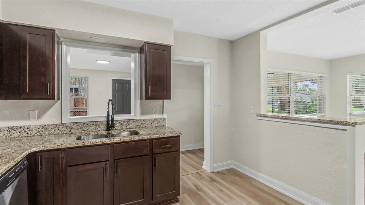 112 TERRACE DRIVE — photo 4 of 15