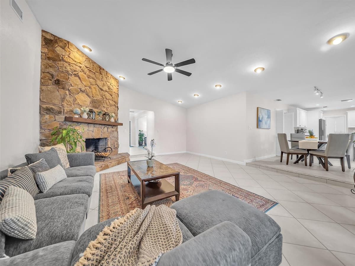 9651 CONCH SHELL MANOR — photo 13 of 48