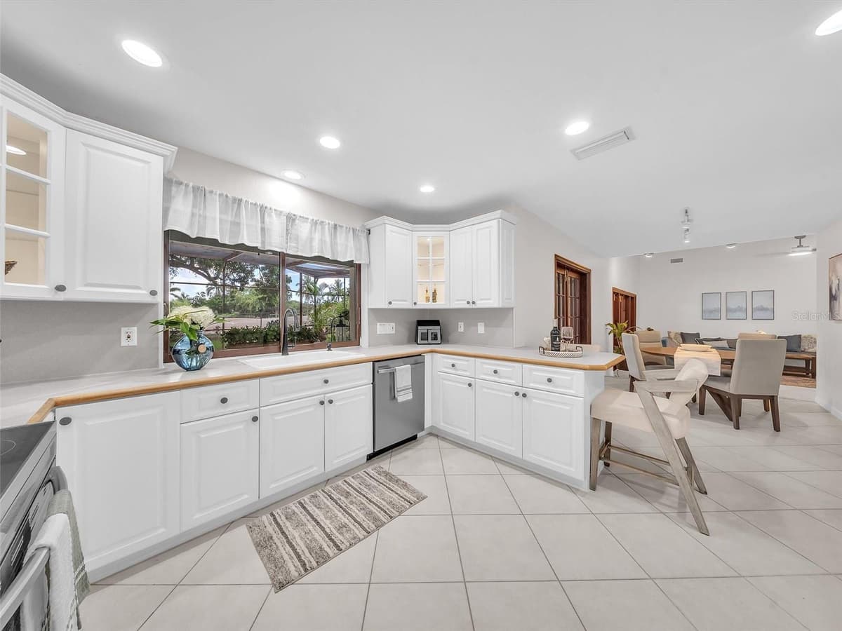 9651 CONCH SHELL MANOR — photo 17 of 48