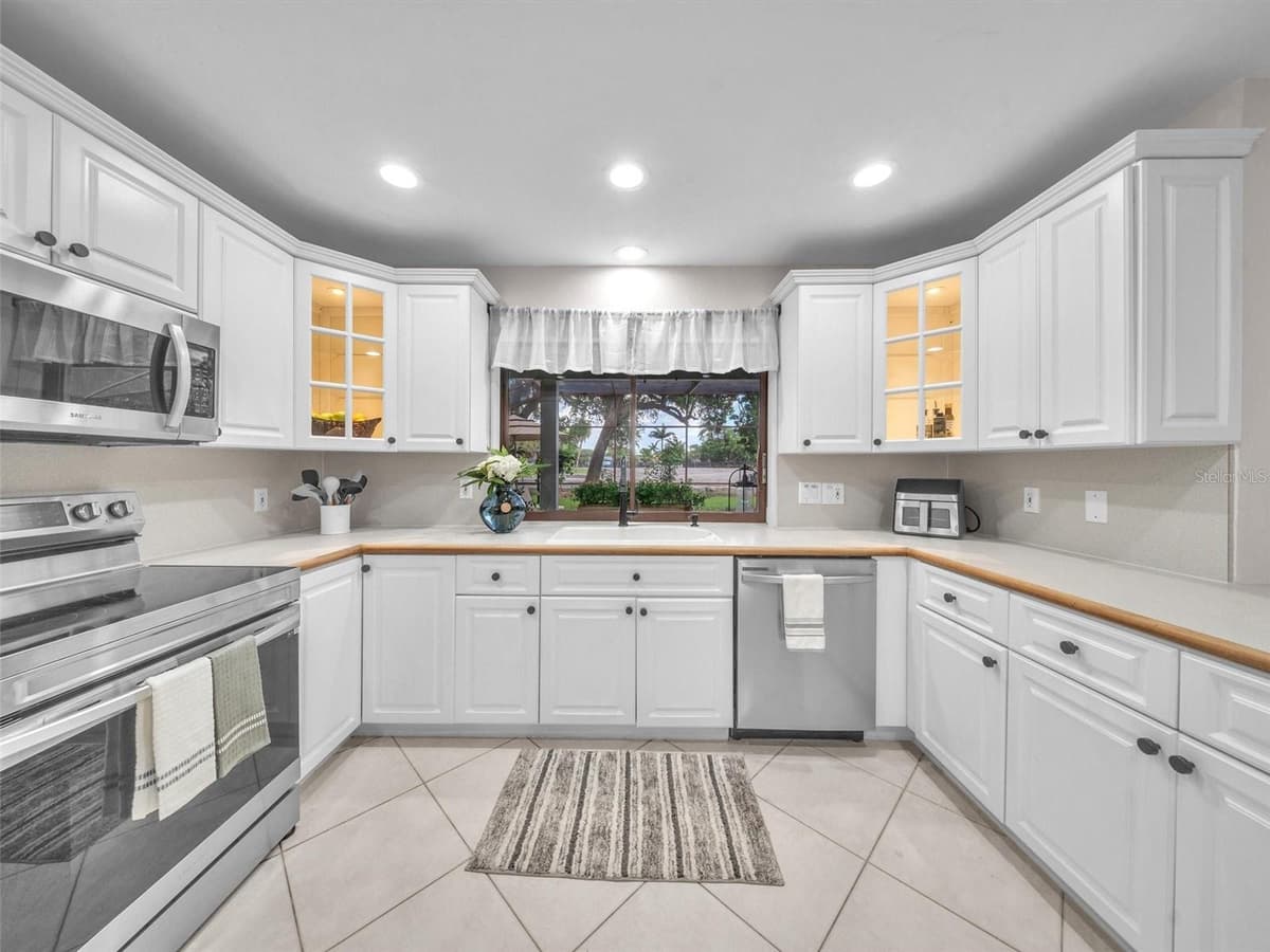 9651 CONCH SHELL MANOR — photo 15 of 48