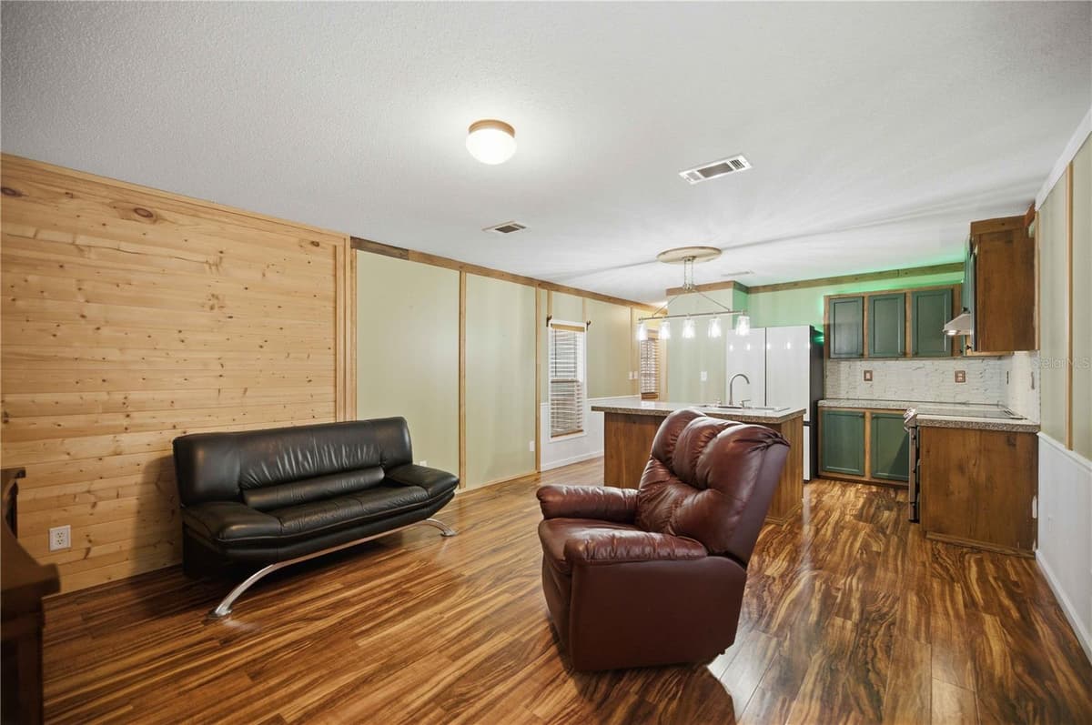 11821 82ND STREET — photo 3 of 25