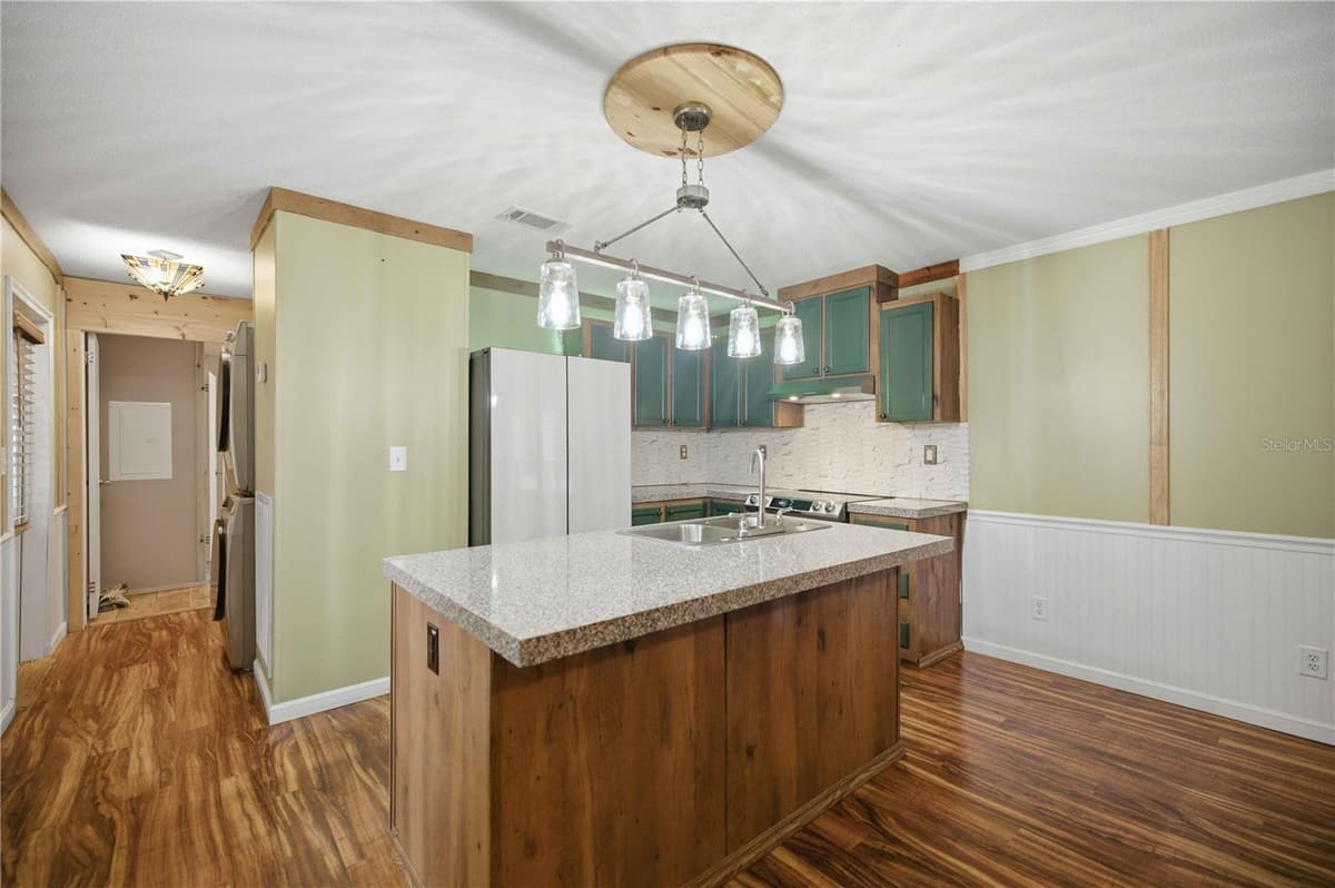 11821 82ND STREET — photo 5 of 25