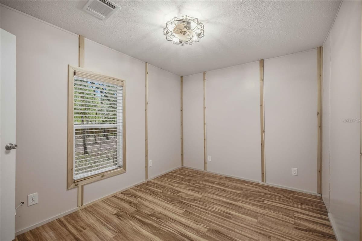11821 82ND STREET — photo 13 of 25