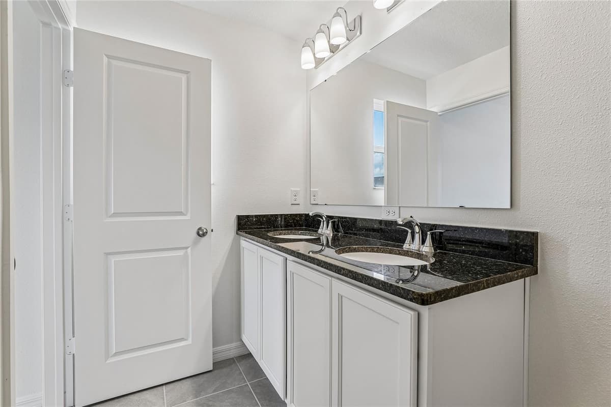 679 MEADOWS EDGE PLACE — photo 12 of 17