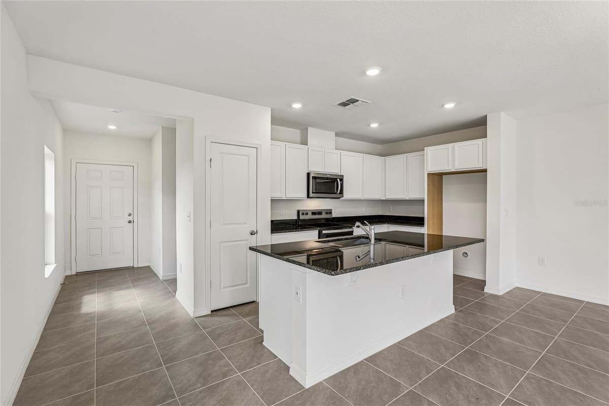 679 MEADOWS EDGE PLACE — photo 2 of 17