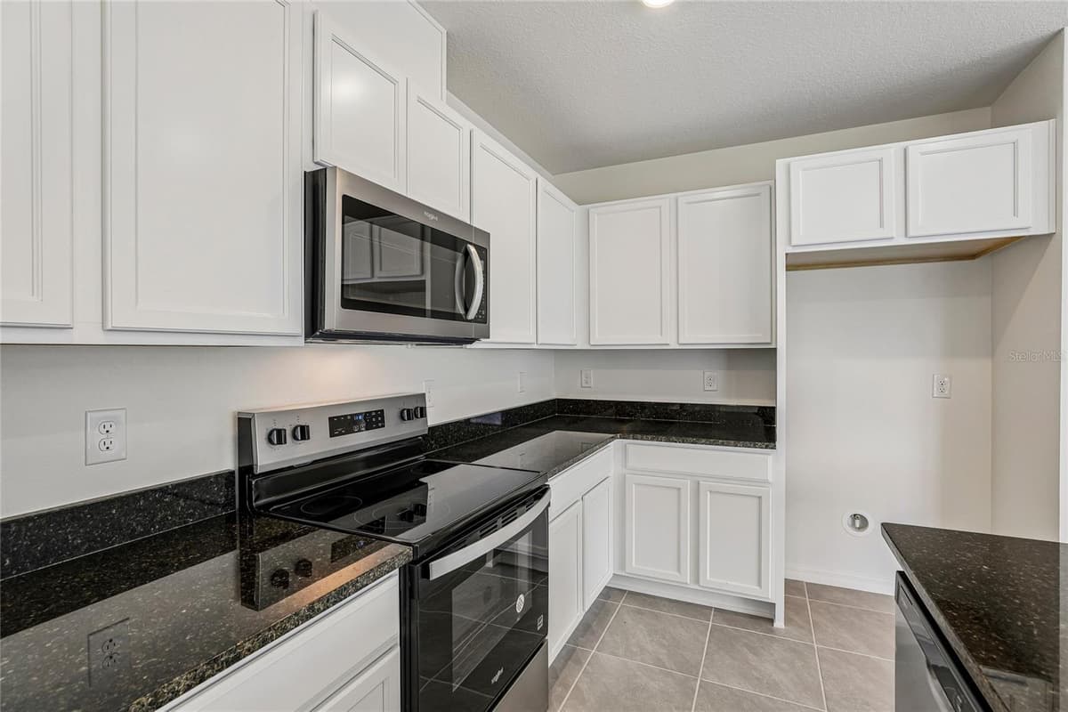 679 MEADOWS EDGE PLACE — photo 4 of 17