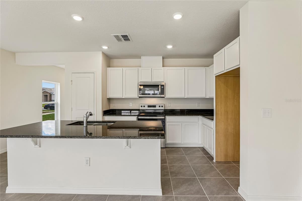 679 MEADOWS EDGE PLACE — photo 3 of 17